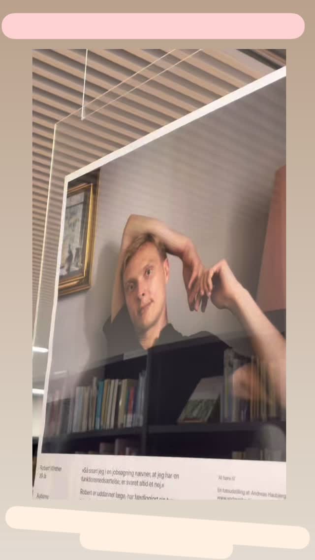 I dag afhold KP, BH Sund og ELSK Bornholm fernisering for udstillingen “At høre til”, som handler om både synlige- og usynlige handicap. Kom og se udstillingen i biblioteksområdet fra i dag og en måned frem 👏😍❤️